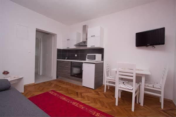 Guest House Burin Mlini Exterior foto